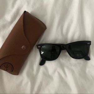 Men’s Ray-Ban Wayfarer Sunglasses. Like new